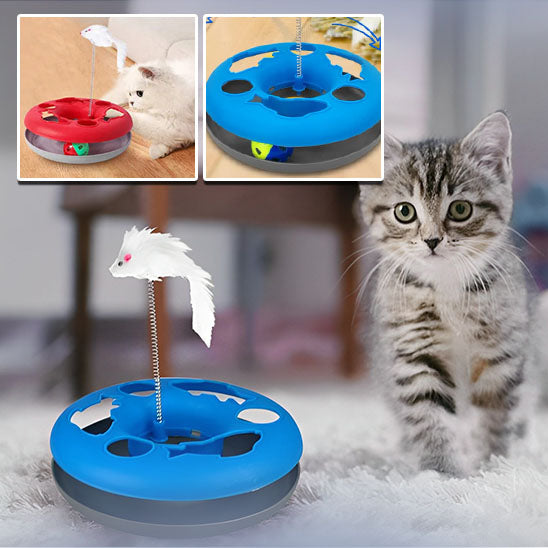 chat jouant avec le jouet pour chat à balle rotative SpinningBall™ et profite de la souris sur ressort tournant à 360°